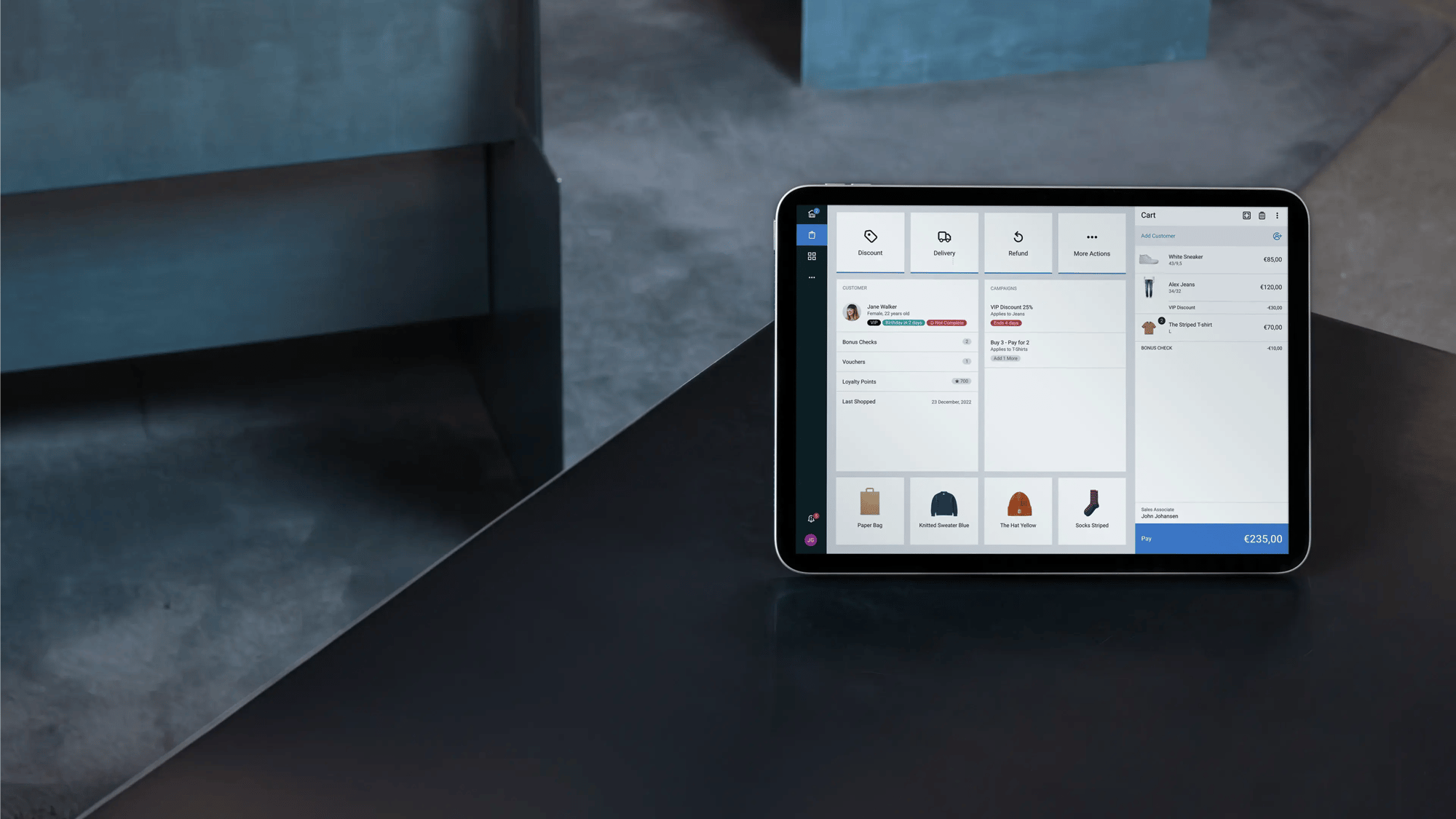 dark-table-ipad-dashboard